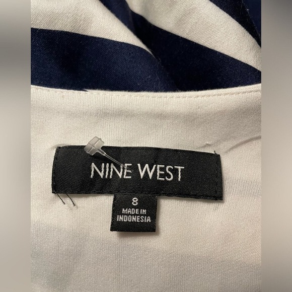 Nine West Ivory & Navy Blue Graphic Line Stretch Cotton V-neck Sheath Dress,Sz 8 - Picture 5 of 9